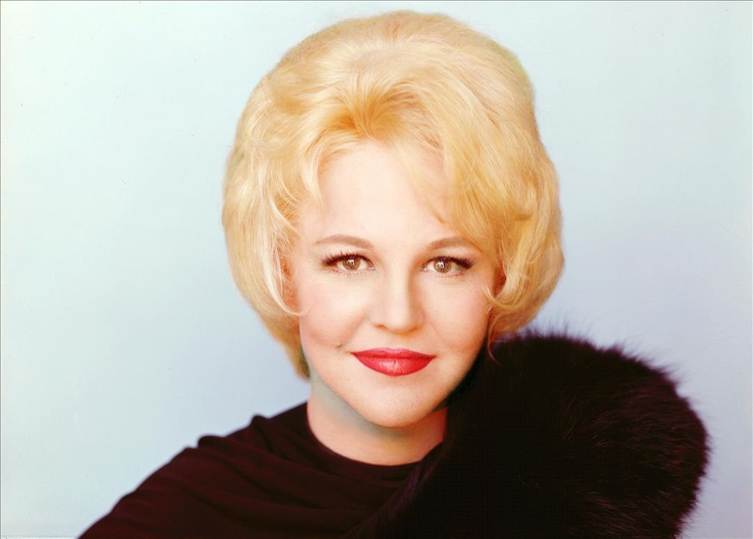 Peggy Lee - The Folks Who Live On The Hill lyrics | Musixmatch