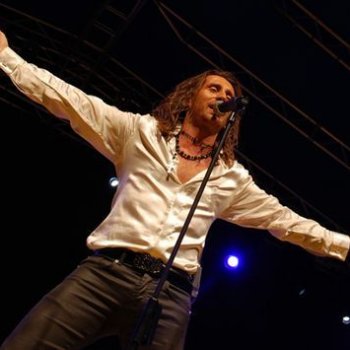 Povia: le canzoni, gli album, i testi e le traduzioni - MTV