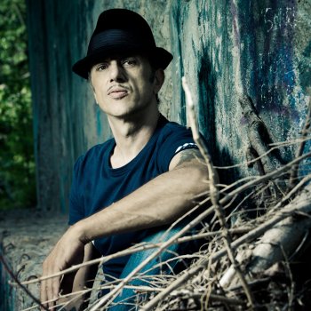 Neffa: i testi delle canzoni, gli album e le traduzioni - MTV